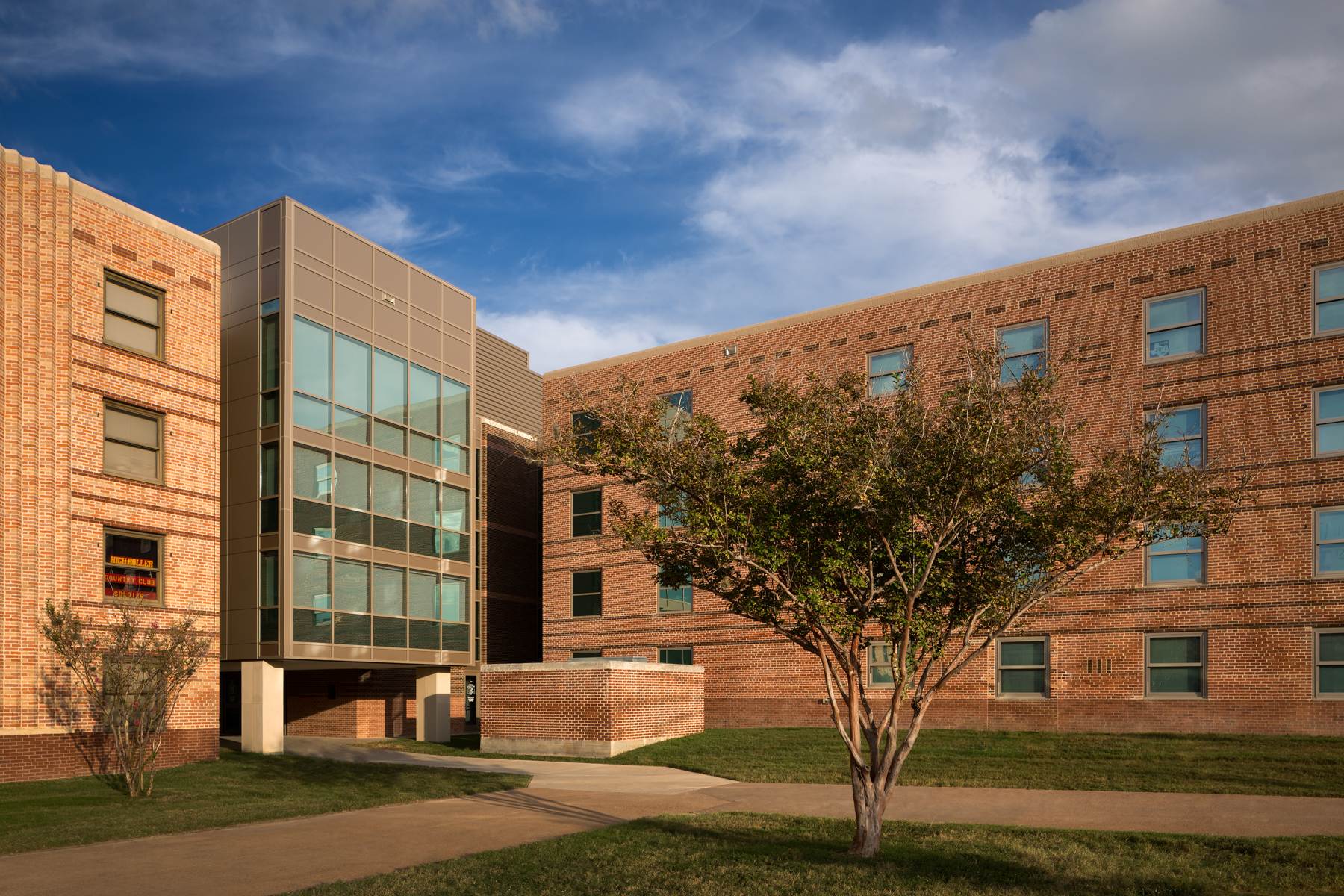 Leonard Hall & Ash Leadership Learning Center