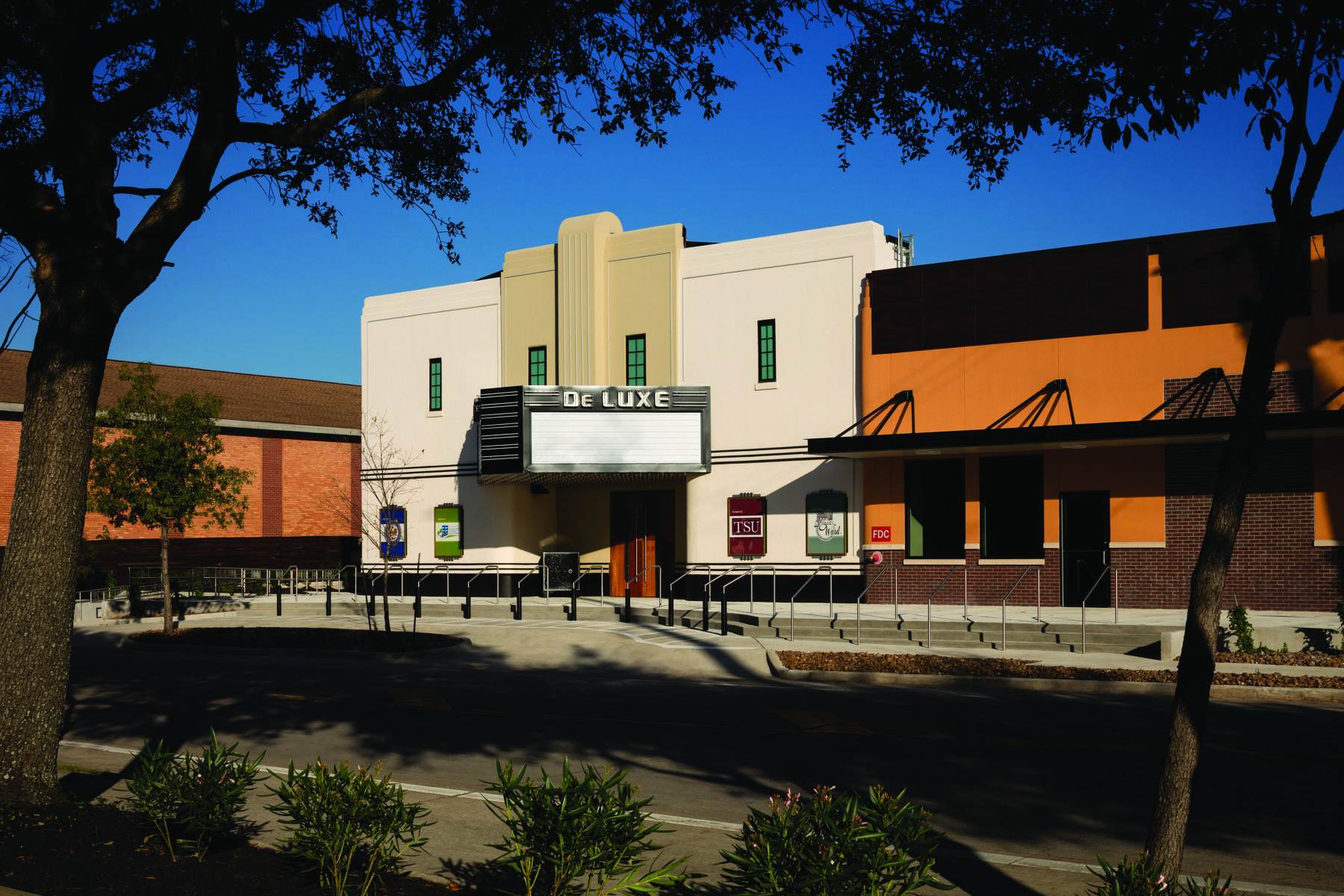 Deluxe Theater